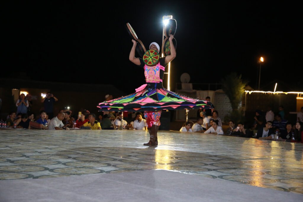 Tanoura show artiste performing tanoura dance